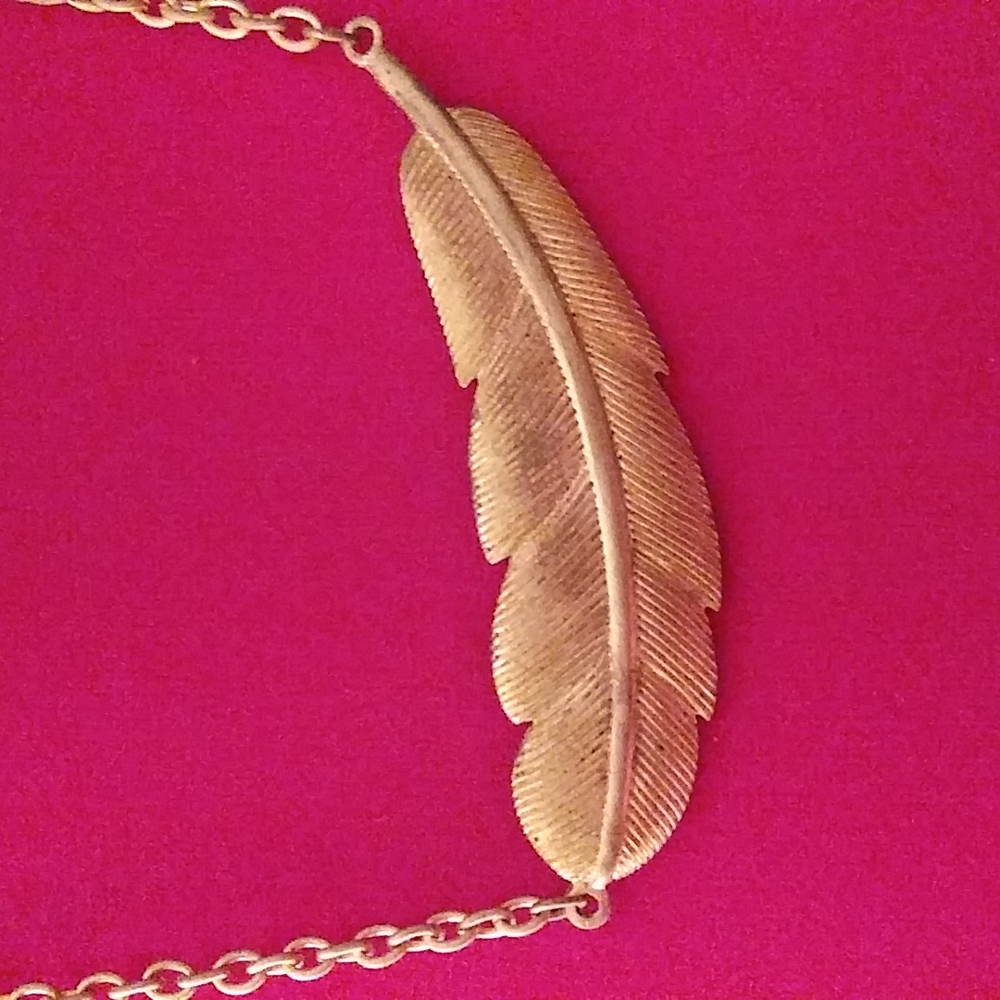 Feather Necklace Gold-Colored - Picture 2 of 4